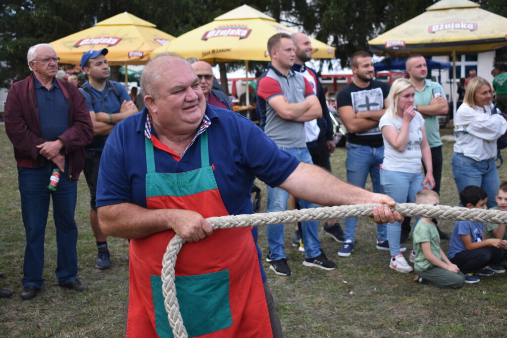 Lovačka noć, Ličko Lešće