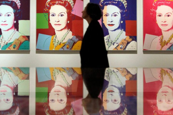 Warholovi portreti kraljice / Reuters