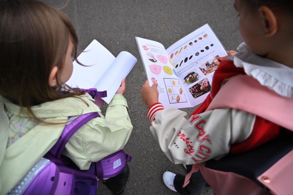 Sve osnovce danas će u školama dočekati besplatni udžbenici / Foto M. LEVAK