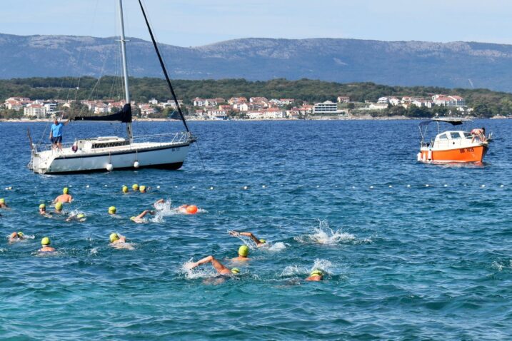 Plivački maraton u Malinskoj / Foto MLADEN TRINAJSTIC