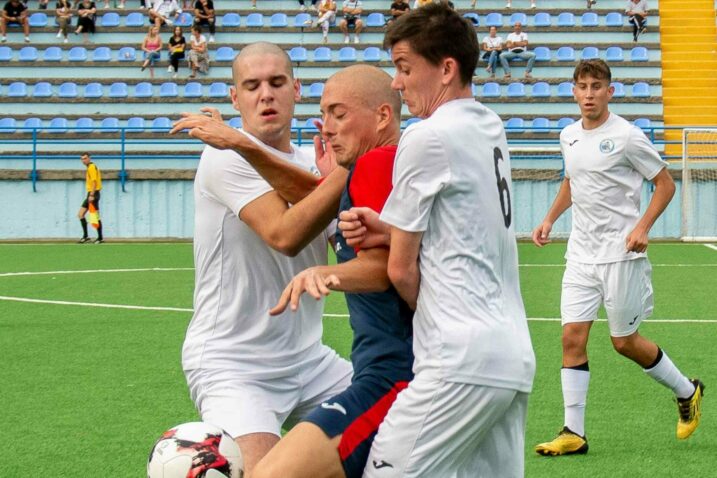 Igor Dželalija između Roka Ferenčića i Luke Stojkovića/A. KRIŽANEC