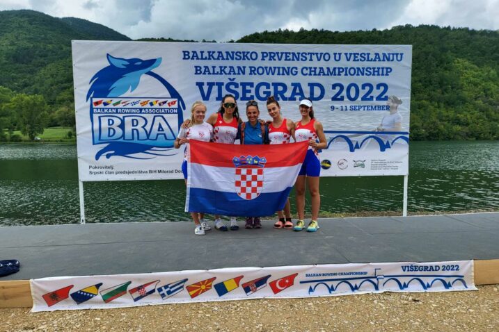 Lana Tucić, Nika Iveković, trenerica Ivona Škerjanec Horvat, Leni Baraba i Laura Lalić/Foto VK Jadran