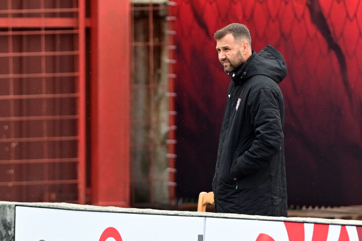 Jure Srzić nije utakmicu vodio sa svojeg mjesta na klupi Orijenta/Foto V. KARUZA