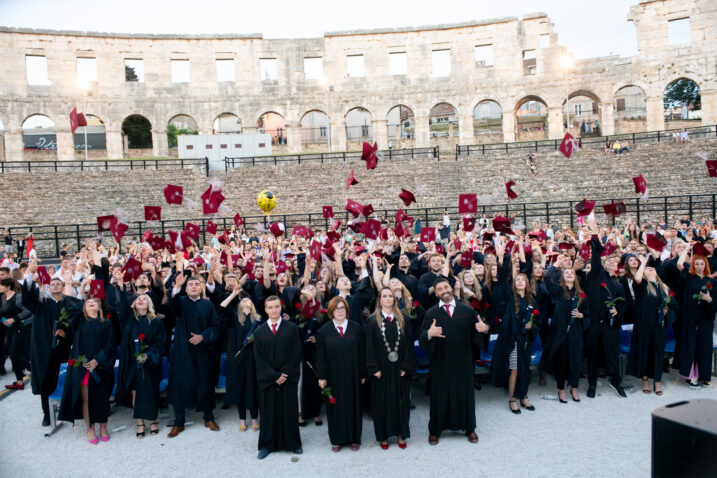 Svečana promocija diplomanata FET-a u pulskom Amfiteatru, FOTO: R. BILIĆ
