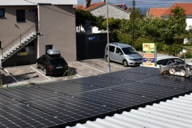 Prezentacija rada robotskog sustava pranja fotonaponskih panela u Njivicama / Foto M. TRINAJSTIĆ