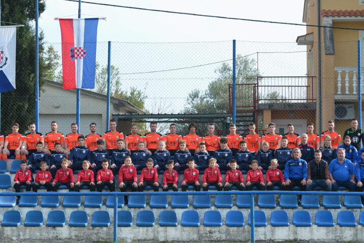 SINERGIJA ISKUSTVA I MLADOSTI - Nogometaši Turbine/Foto V. MAVROVIĆ