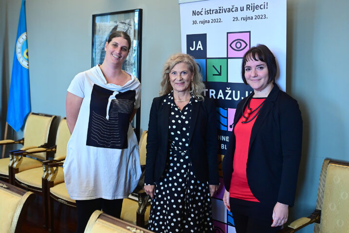 Noć istraživača najavile su Vedrana Mikulić Crnković, Marta Žuvić i Lea Perinić / Foto V. KARUZA