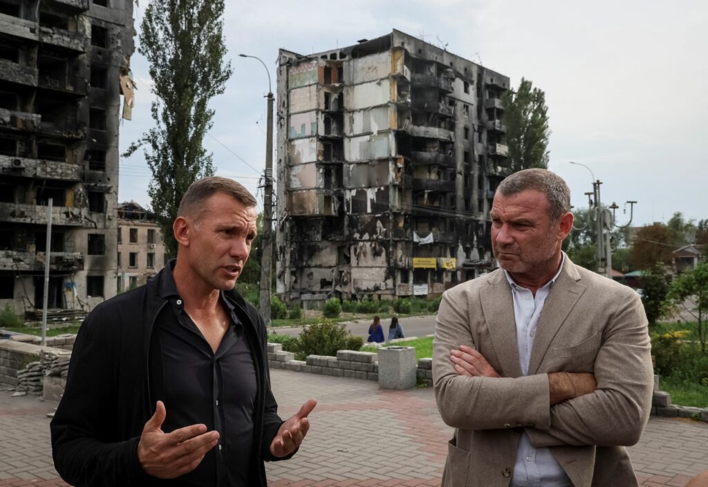 Andrij Ševčenko i glumac Liev Schreiber tijekom posjeta Borodianki