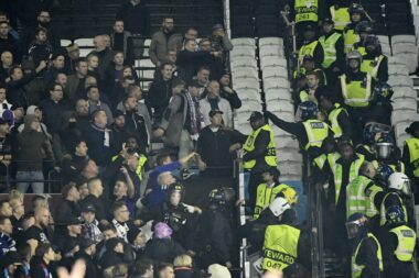 Redari i policija imali su pune ruke posla na susretu West Hama i Anderlechta/Foto REUTERS
