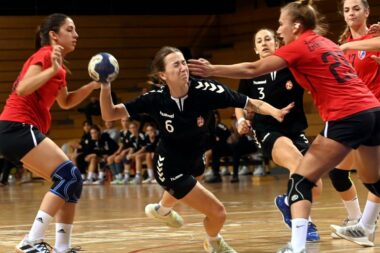 Elena Mršić okružena Splićankama/Foto M. GRACIN