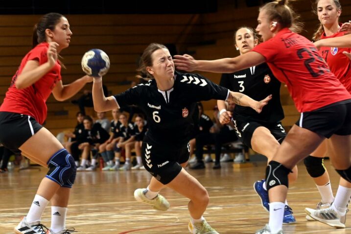 Elena Mršić okružena Splićankama/Foto M. GRACIN