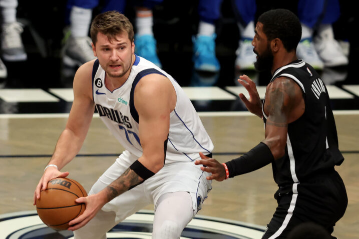 Luka Dončić i Kyrie Irving/Foto REUTERS