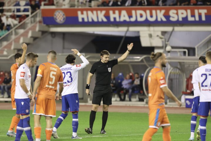 Sudac Čulina tijekom ogleda Hajduka i Varaždina/Foto PIXSELL