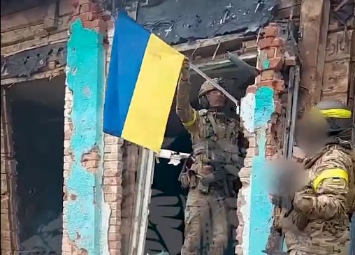Ukrajinski vojnici u selu Nevske / Foto Screenshot Twitter