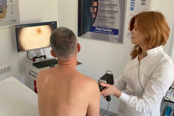 Dr. Darinka Periša u još jednoj akciji pregleda na melanom u Senju / Foto D. PRPIĆ