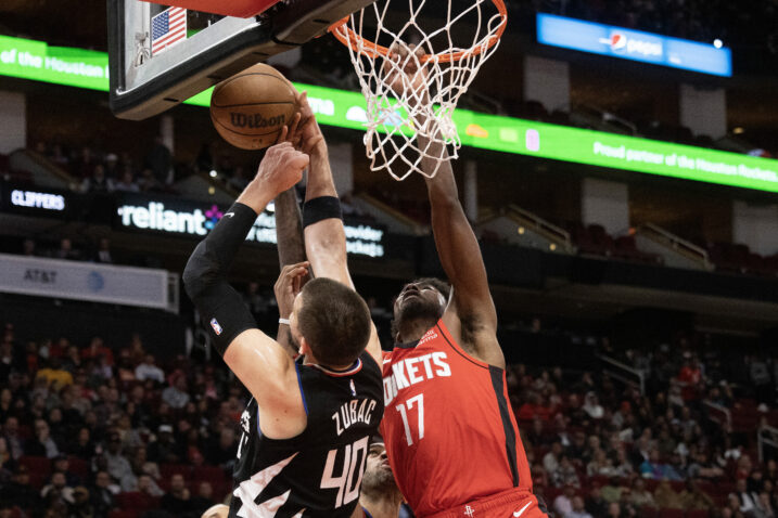 Ivica Zubac i Tari Eason/Foto REUTERS