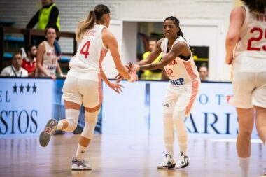 Ana-Marija Begić i Shavonte Zellous/Foto FIBA