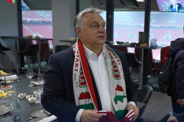 Viktor Orban sa šalom Velike Mađarske / Foto Screenshot