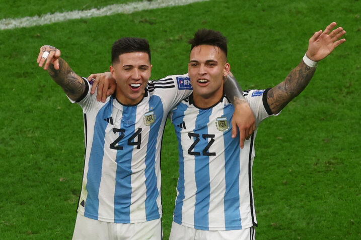 Enzo Fernandez i Lautaro Martinez/Foto REUTERS