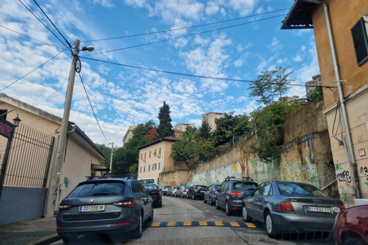 Ležeći policajci postavljeni su u Ulici Luki
