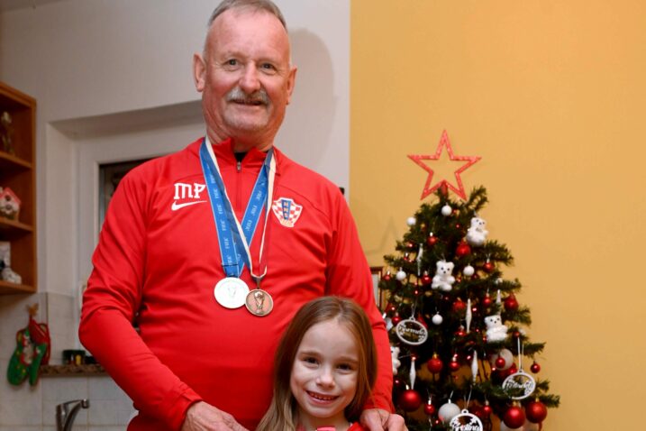 U BLAGDANSKOM OZRAČJU - Mladen Pilčić s unukom Victorijom/Foto M. GRACIN