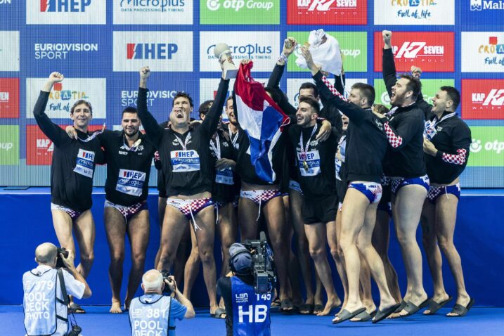 NEZABORAVNE SPLITSKE USPOMENE - Ivan Krapić sa suigračima slavi titulu europskoga prvaka/Foto PIXSELL