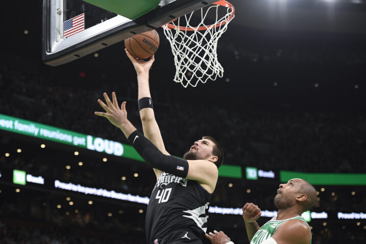 Ivica Zubac i Al Horford/Foto REUTERS