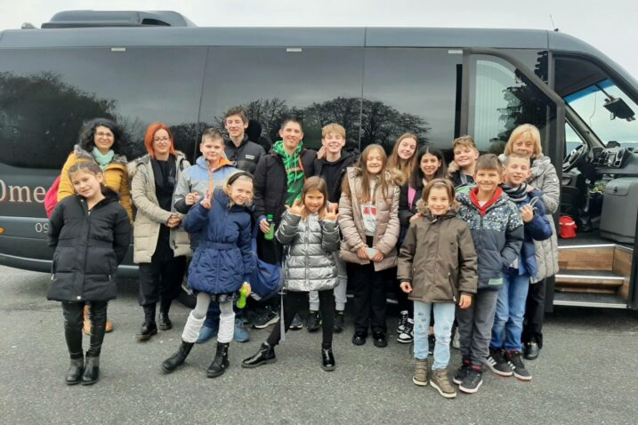 Timovi viškovskih učenika s mentoricama