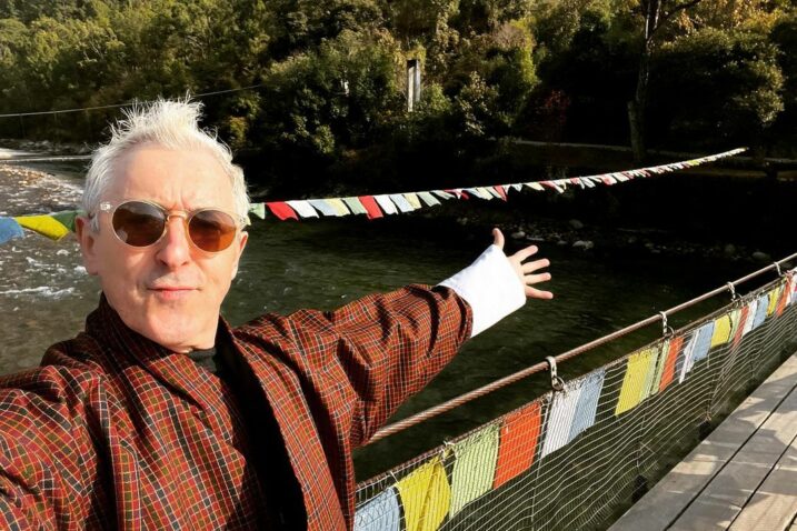 Alan Cumming se odrekao britanskog odličja zbog “toksičnosti carstva”