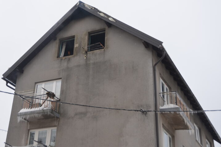 Oba stana u potkrovlju su uništena / Snimio M. Krmpotić