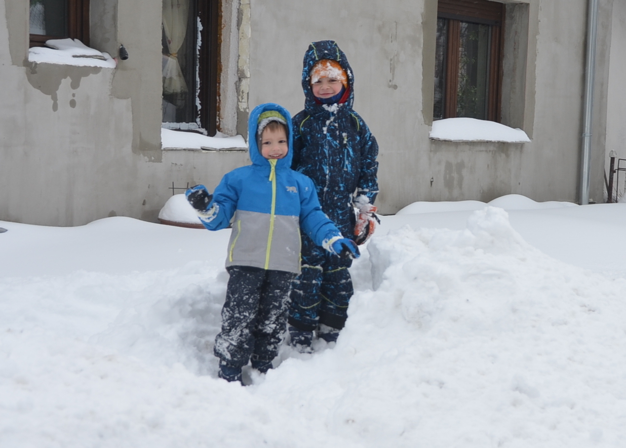 Snježni dječji pozdrav iz Lokava / Snimio Marinko Krmpotić