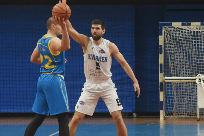 A SADA DINAMO - Daniel Zovko u defenzivnoj akciji/Foto S. DRECHSLER