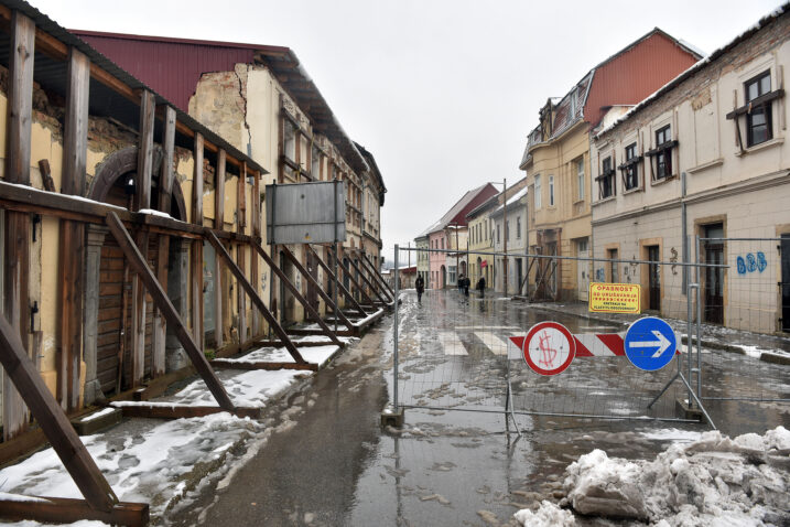 U Ministarstvu graditeljstva očekuju da će građani samoobnovom ubrzati oporavak stradalih područja - Petrinja / Foto D. KOVAČEVIĆ