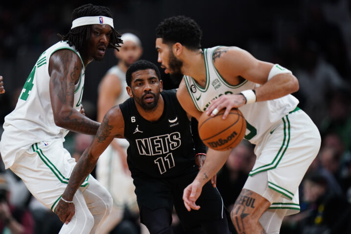 Kyrie Irving i Jayson Tatum/Foto REUTERS