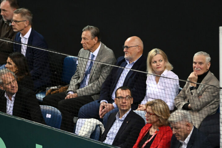 Nikola Pilić u uglednom društvu/Foto V. KARUZA