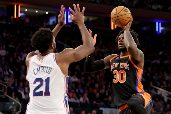 Joel Embiid i Julius Randle/Foto REUTERS