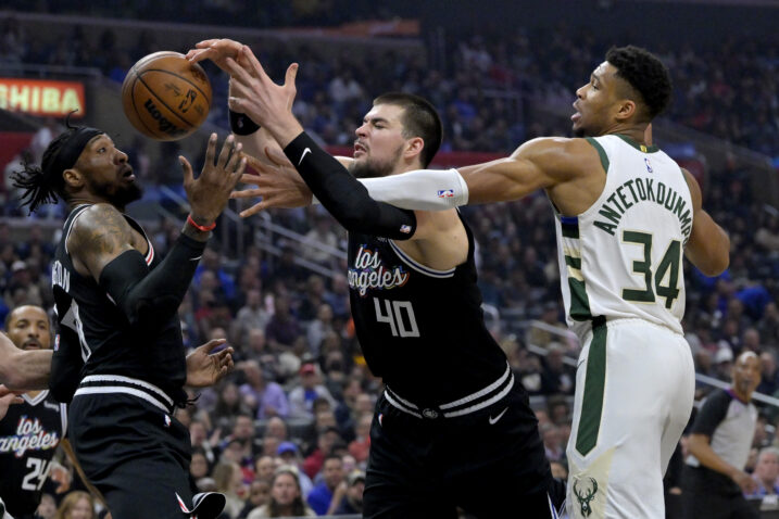 Ivica Zubac i Giannis Antetokounmpo/Foto REUTERS