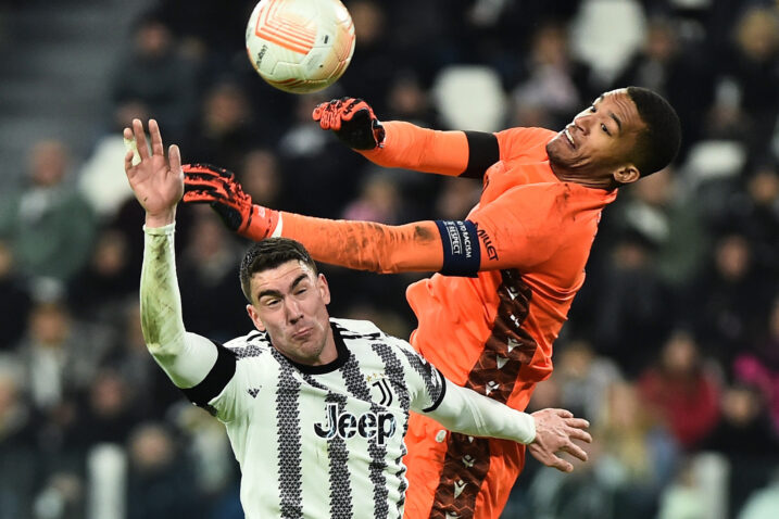 Dušan Vlahović (Juventus) i Alban Lafont (Nantes)/Foto REUTERS