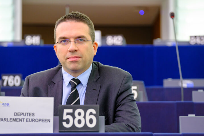 Tomislav Sokol: „Humanitarne katastrofe utapanja na moru možemo spriječiti jedino borbom protiv nezakonitih migracija“