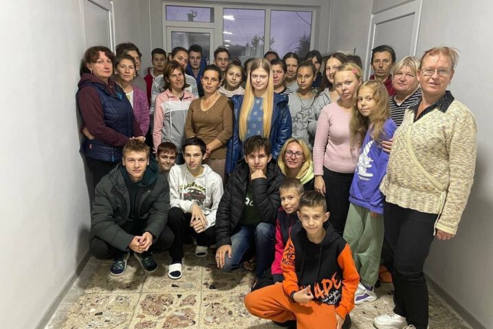 U jednoj od uspješnih operacija povratka otete ukrajinske djece iz Rusije svojim roditeljima vraćeno je 37 mališana. Stotine druge otete djece nisu bile te sreće / Foto Screenshot Twitter