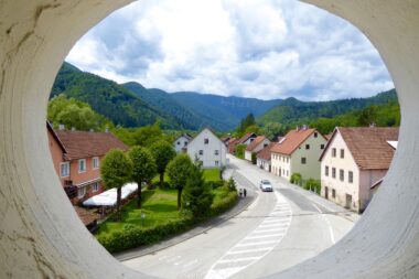 Pogled iz Kaštela Zrinskih u Brodu na Kupi / Snimio M. KRMPOTIĆ