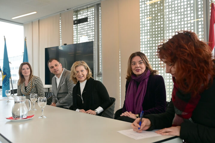 Potpisivanju ugovora nazočili su Željka Josić, Goran Manestar, Marta Žuvić i Edita Stilin / Foto V. KARUZA