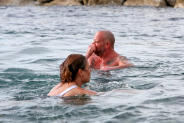 Zadrani se kupaju u ožujku / Foto Sime Zelic/PIXSELL