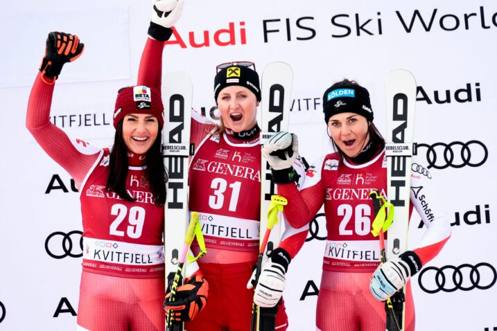Nina Ortlieb na postolju sa sunarodnjakinjama Stephanie Venier i Franziskom Gritsch/Foto REUTERS