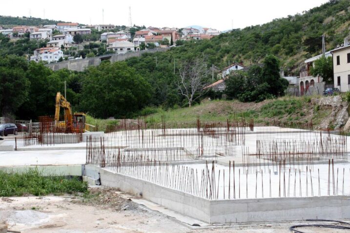 Gradnja doma za starije u Senju je već desetak godina "konzervirana" / Foto Dorotea PRPIĆ
