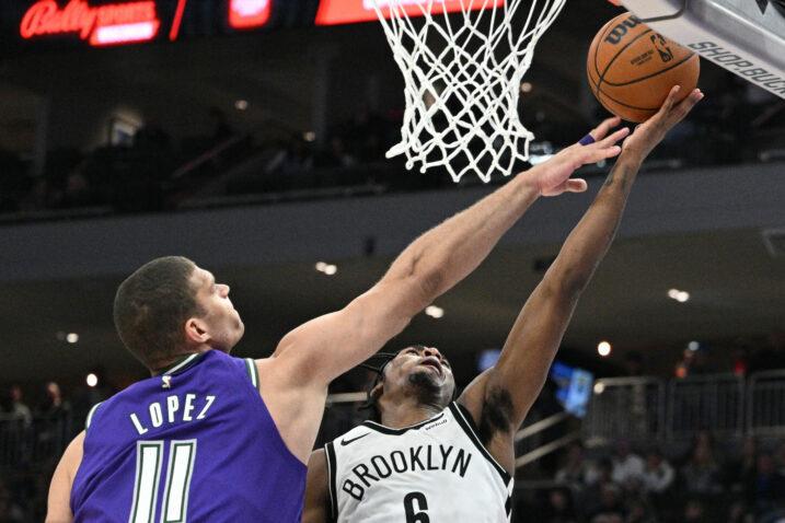Brook Lopez blokira Davida Dukea Jr./Foto REUTERS