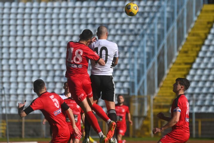 Neven Laštro i Edin Junuzović u skoku/Foto M. LEVAK