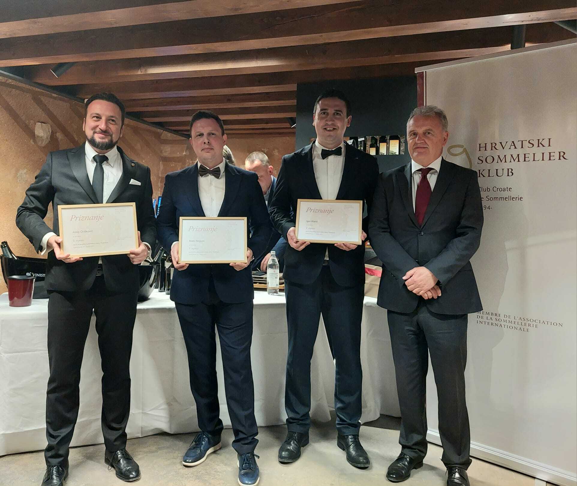 Laureati Josip Gorišković, Mate Negulić i Igor Klarić te Veljko Ostojić, predsjednik HSK-a