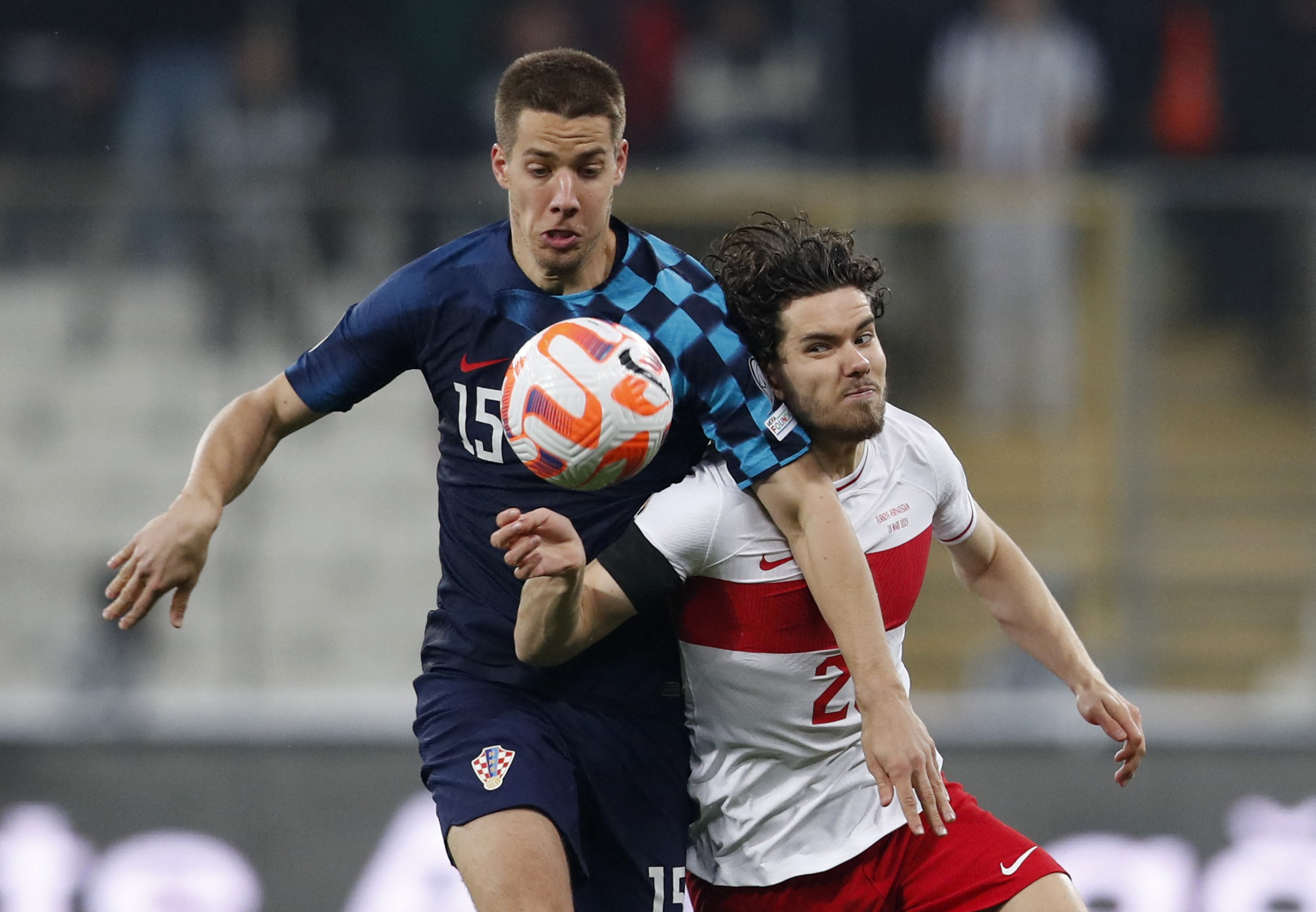 Mario Pašalić i Ferdi Kadioglu/Foto REUTERS