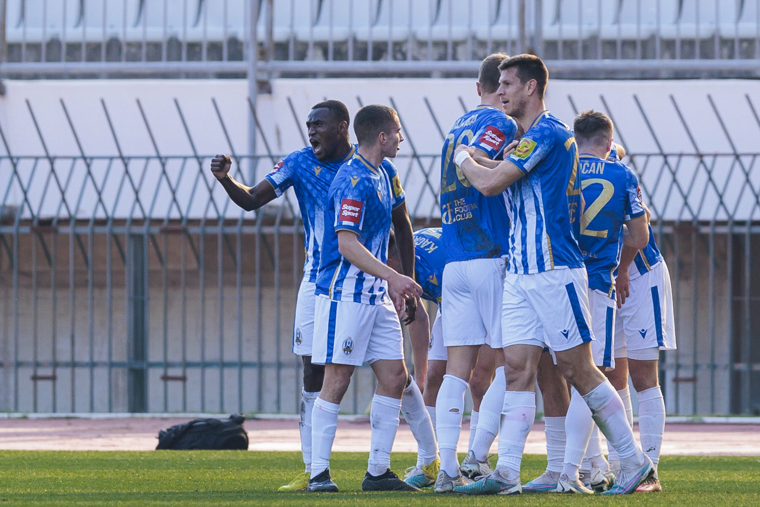 Lokomotiva u ludoj utakmici pobijedila Hajduk na Poljudu, tri gola pala su u zadnjih 10 minuta